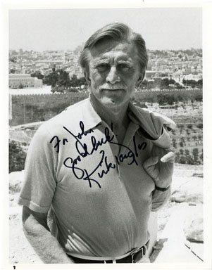 KIRK DOUGLAS AUTOGRAPH on CANDID PHOTOGRAPH
