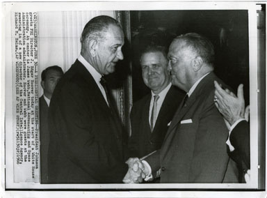 NEWS PHOTO: LYNDON B. JOHNSON / HERBERT HOOVER / NASA