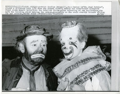 NEWS PHOTO: EMMETT KELLY & CANDICE BERGEN / CLOWN MAKEUP