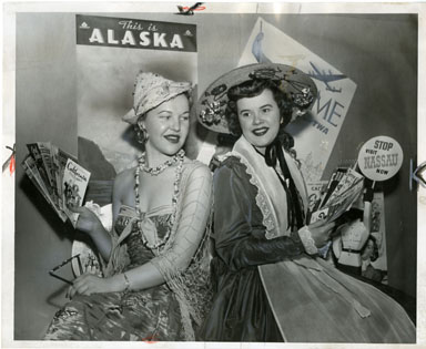 NEWS PHOTO: RECREATION UNLIMITED CAR SHOW BEAUTIES 1954