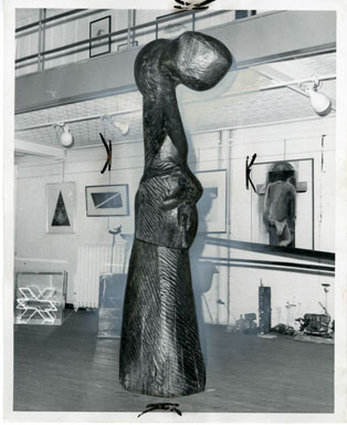 NEWS PHOTO: ARTHUR WENK WOOD SCULPTURE (1969) DETROIT