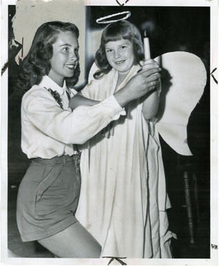 NEWS PHOTO: CHRISTMAS ANGEL / CAMP COUNSELOR (1952)