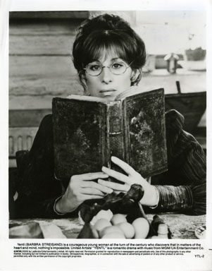 YENTL / BARBARA STREISAND - VINTAGE STILL (1983)