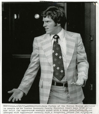 NEWS PHOTO: HOCKEY PLAYER DAVE FORBES LEAVES TRIAL 1975