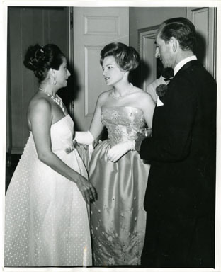 NEWS PHOTO: MERLE OBERON / CHARLOTTE FORD / JACQUES FRANK 1961