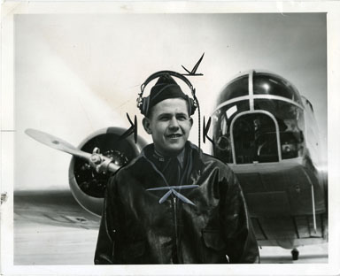 NEWS PHOTO: WWII BOMBADIER JACK H. GOWAN (1942)