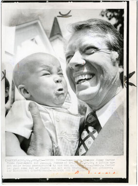 AP NEWS PHOTO: JIMMY CARTER / CRYING BABY (1976) VINTAGE STILL