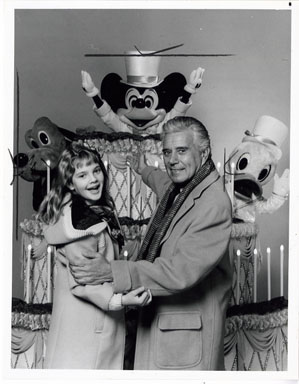 DREW BARRYMORE / JOHN FORSYTHE - STILL 1985 DISNEY