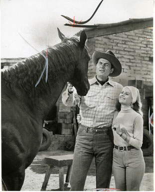 FESS PARKER / DIANA HYLAND - VINTAGE PUB STILL (1966)