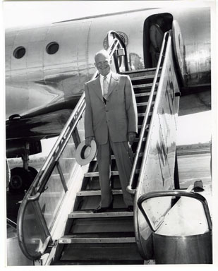 NEWS: PRESIDENT DWIGHT D. EISENHOWER - VINT PHOTO 1953