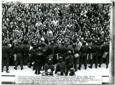 AP NEWS PHOTO: WAR PROTESTORS @ WISCONSIN STATE CAPITOL
