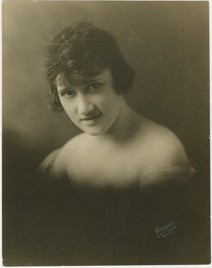 HARTSOOK STUDIO - Vintage Photo of TESSIE GORDON c1920