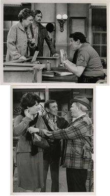 ALL IN THE FAMILY 2 VINTAGE PUB STILLS CARROLL O'CONNOR